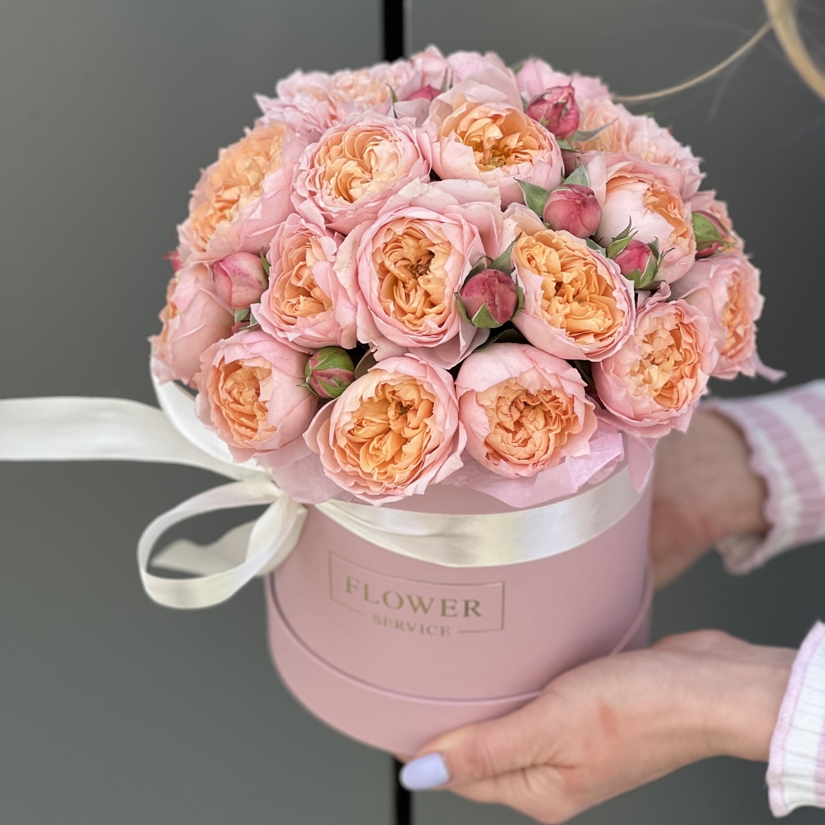 Коробка Джульетта из пионовидных кустовых роз