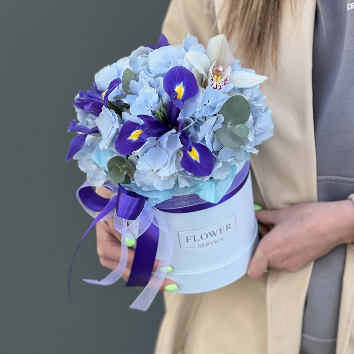 Коробка Лунные ночи с гортензией, ирисами и орхидеей