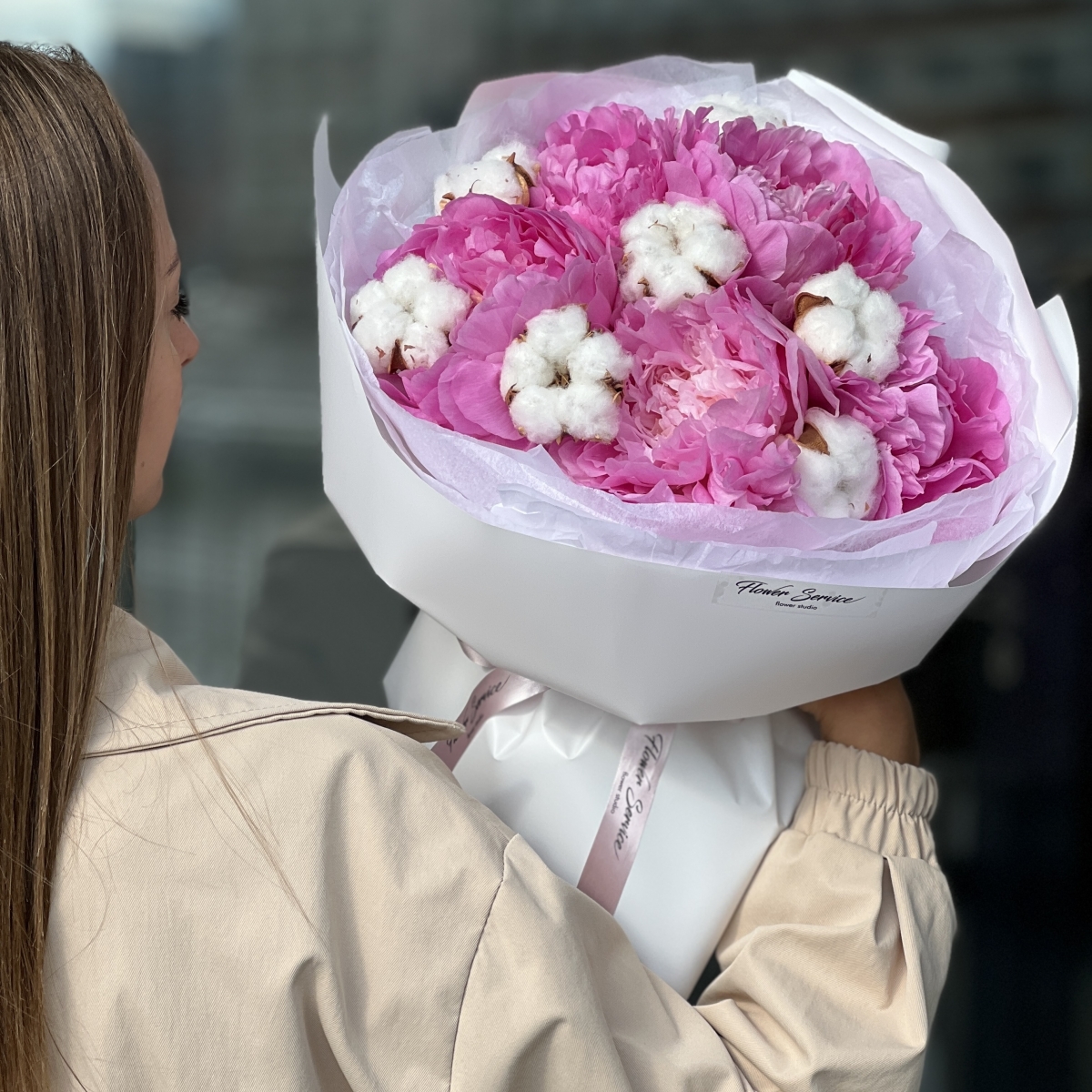 Букет Сахарная вата из розовых пионов и хлопка