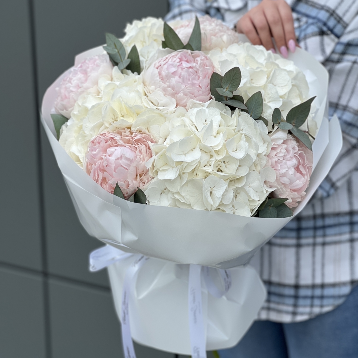 Букет Облака из гортензий и пионов