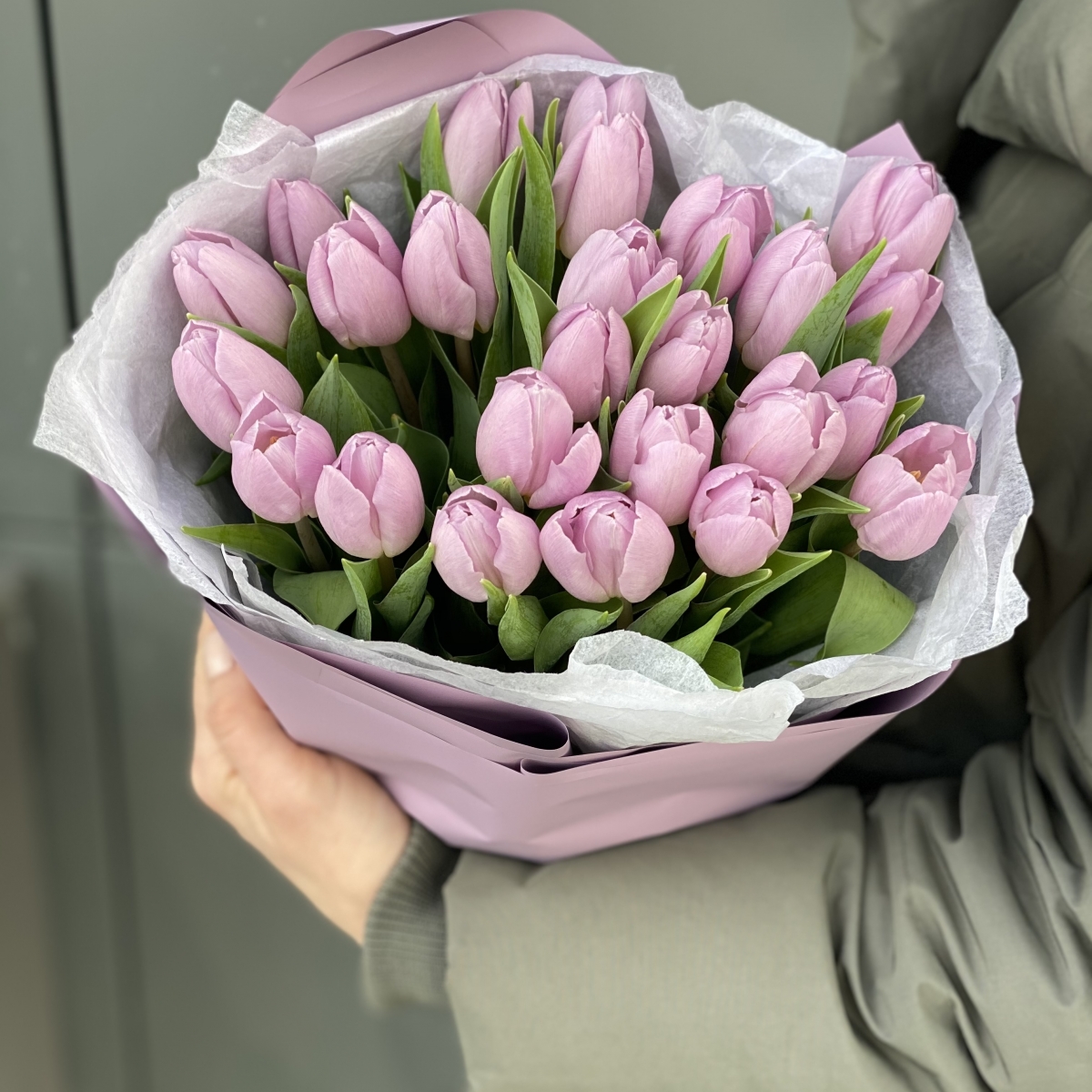 Букет из ранункулюсов, кустовой розы и лагуруса Любимой зайке