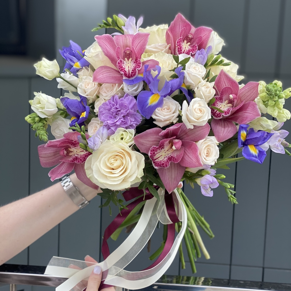 Букет Сорренто из ранункулюсов и оксипеталума