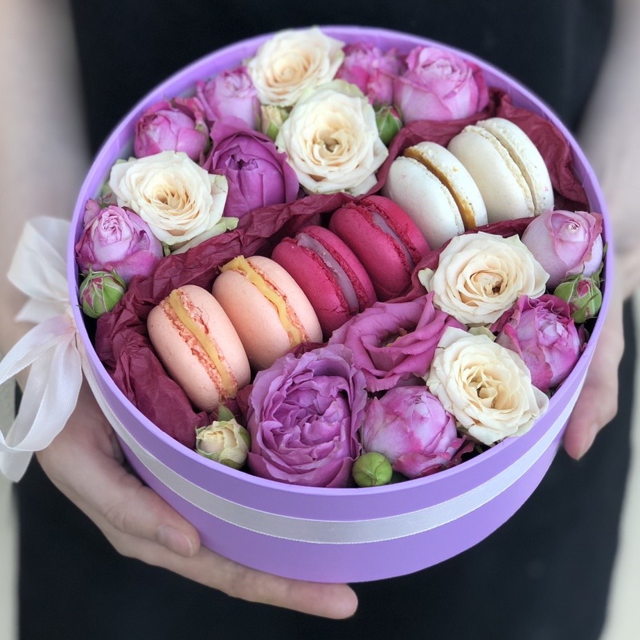 Корзина Лукошко из хризантемы и ирисов