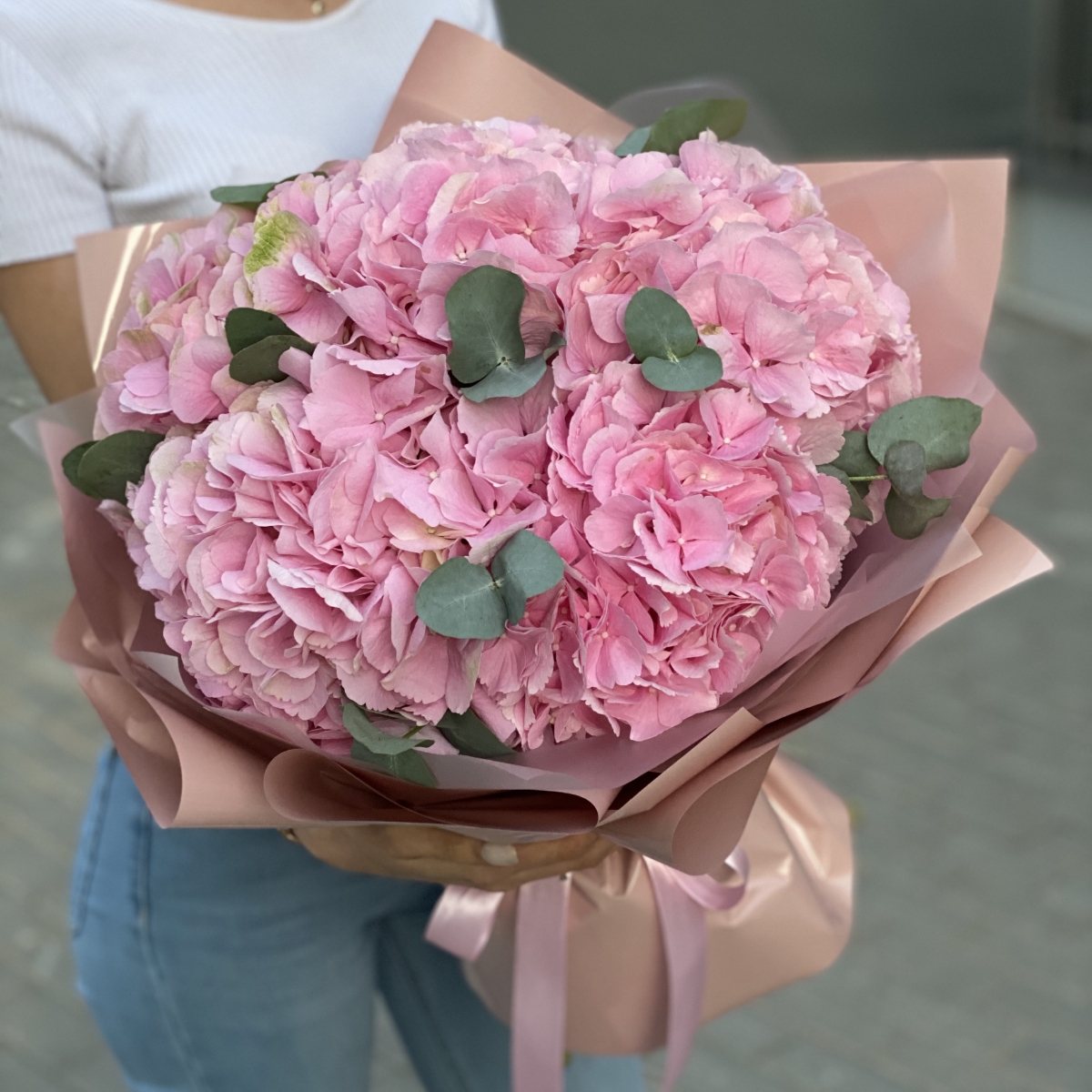 Букет из гортензией и эвкалипта Пломбир