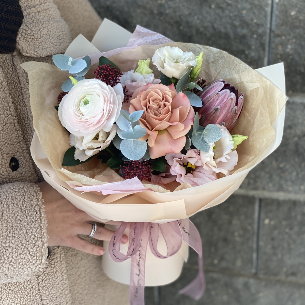 Букет из амариллисов и аспагаруса