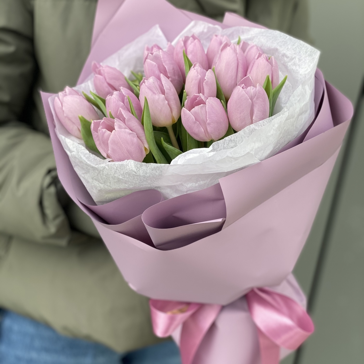 Букет Глория из пионов, кустовых роз фемке, мэнсфилд парк, охары и диантуса