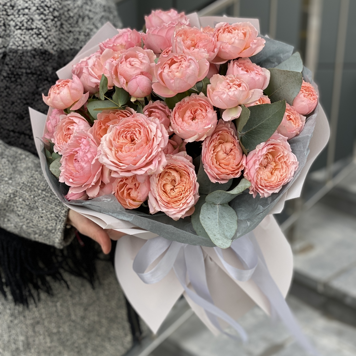 Букет Флорида из пионовидных кустовых роз