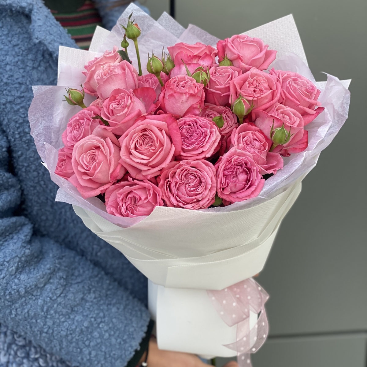 Букет Артезия из 5 веток кустовой розы