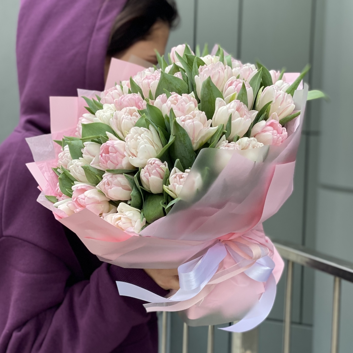 Букет Фокстрот из 51 пионовидных тюльпанов