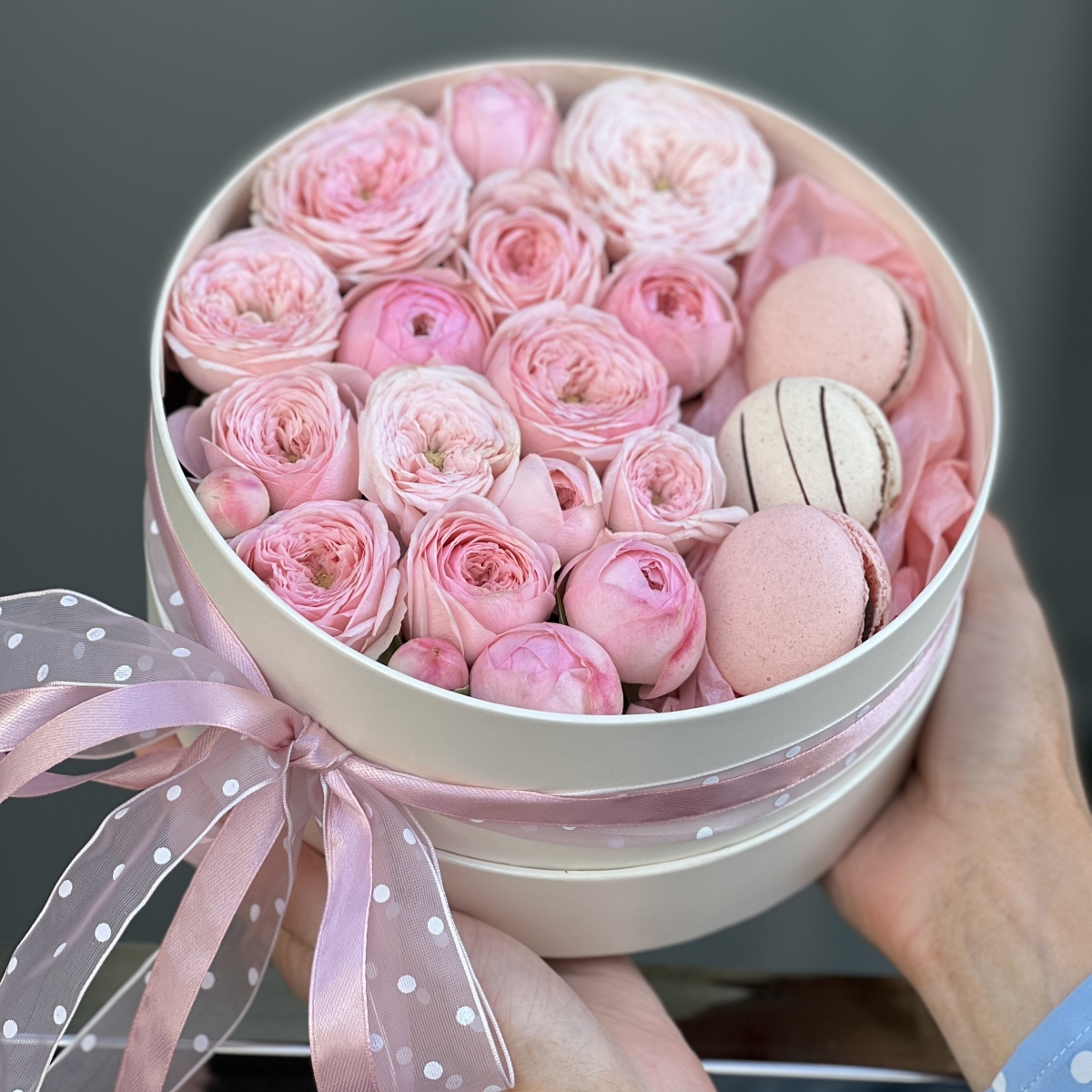 Коробочка Нежная с пионовидными розами