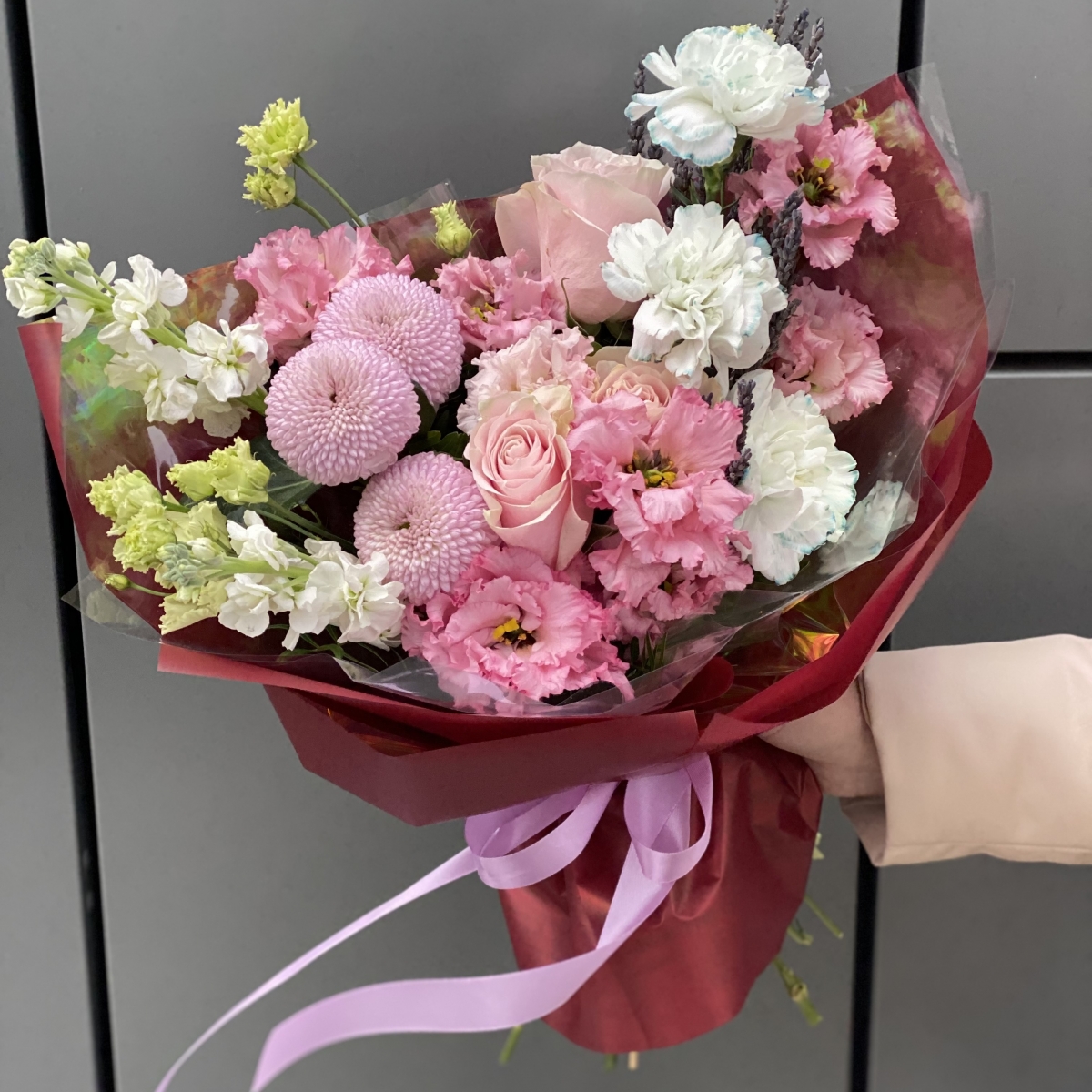 Букет Кьянти из маттиолы, хризантемы момоко, лаванды, роз и эустомы