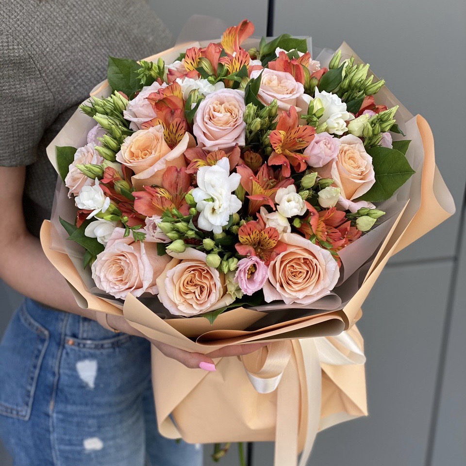 Букет из роз, альстромерии и эустомы Оранжевое лето