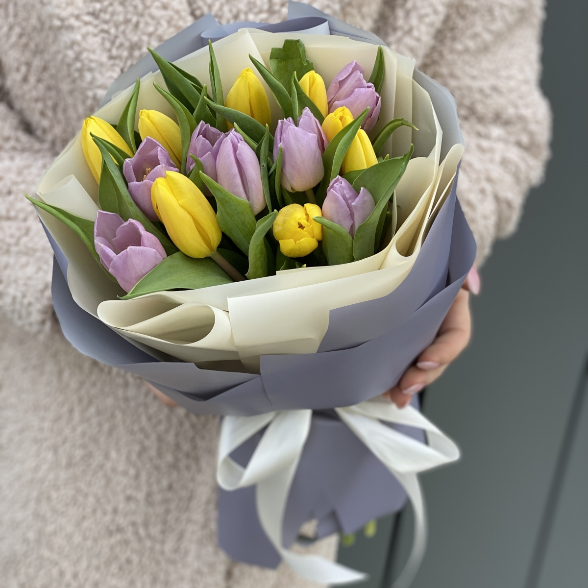 Букет Белые ночи из 25 белых тюльпанов