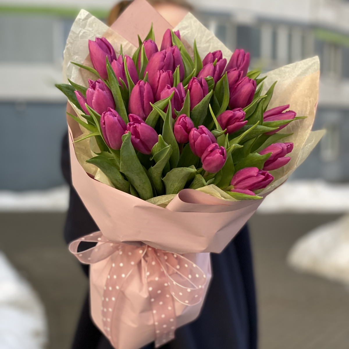 Букет Кэнди Принц из 15 сиреневых тюльпанов