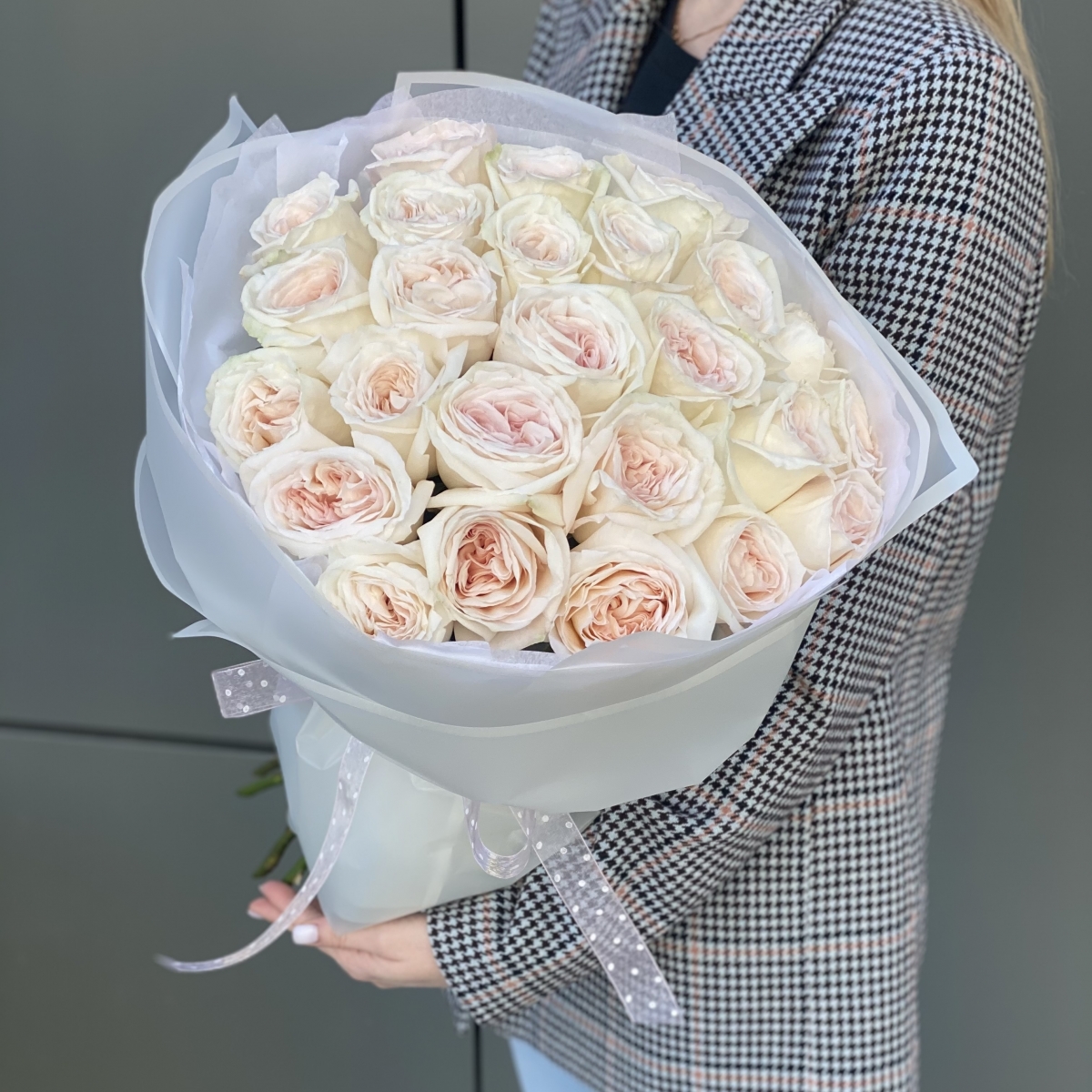 Букет Охара из 25 одноголовых пионовидных роз