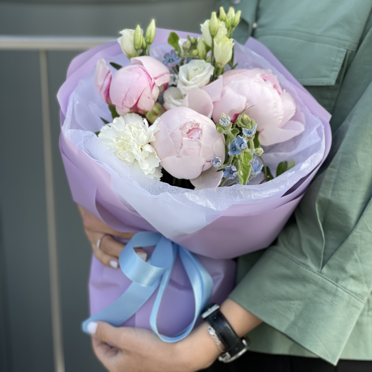 Букет Мелиса Мини из пионов, эустомы, гвоздики и оксипеталума