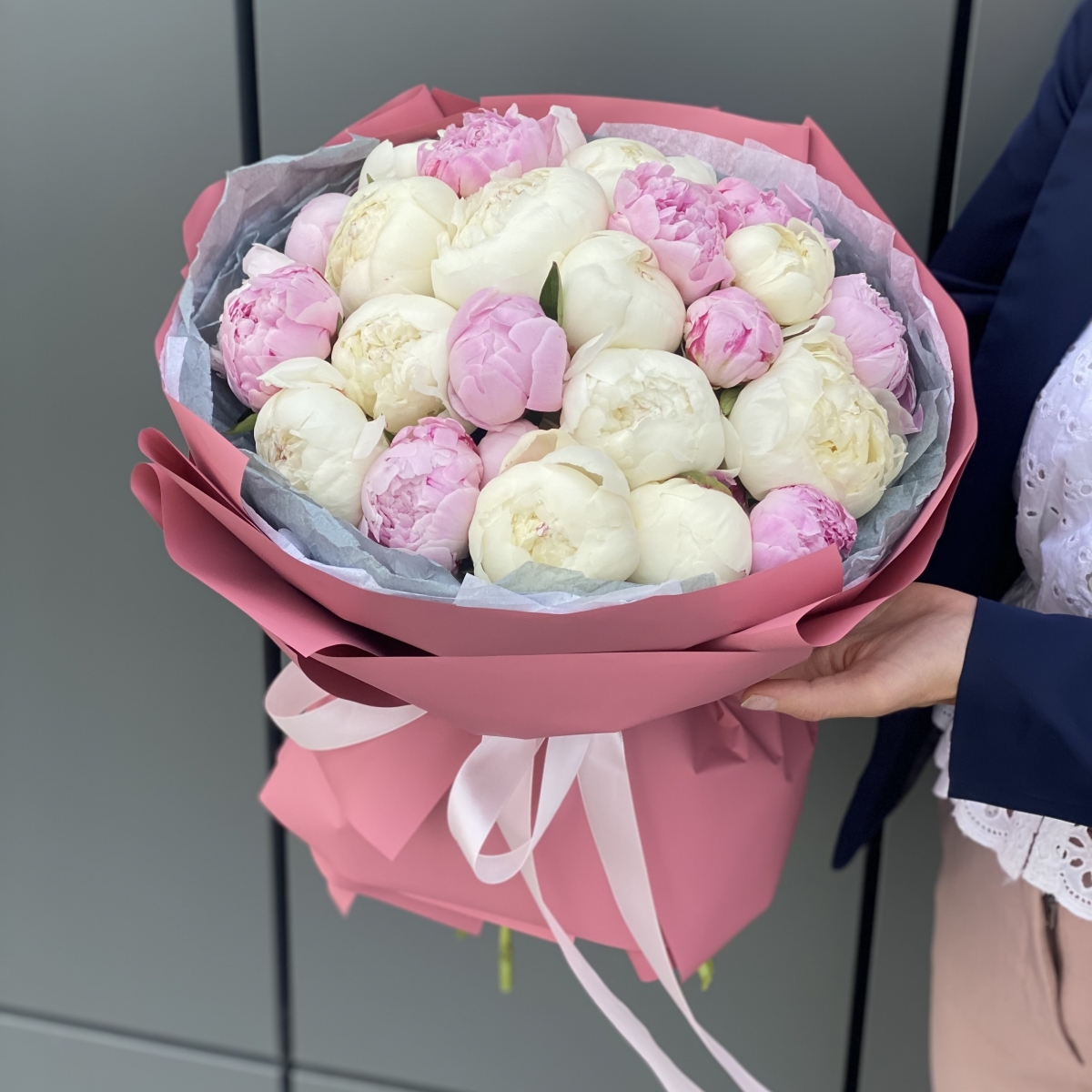 Букет Утреннее солнце из 25 пионов