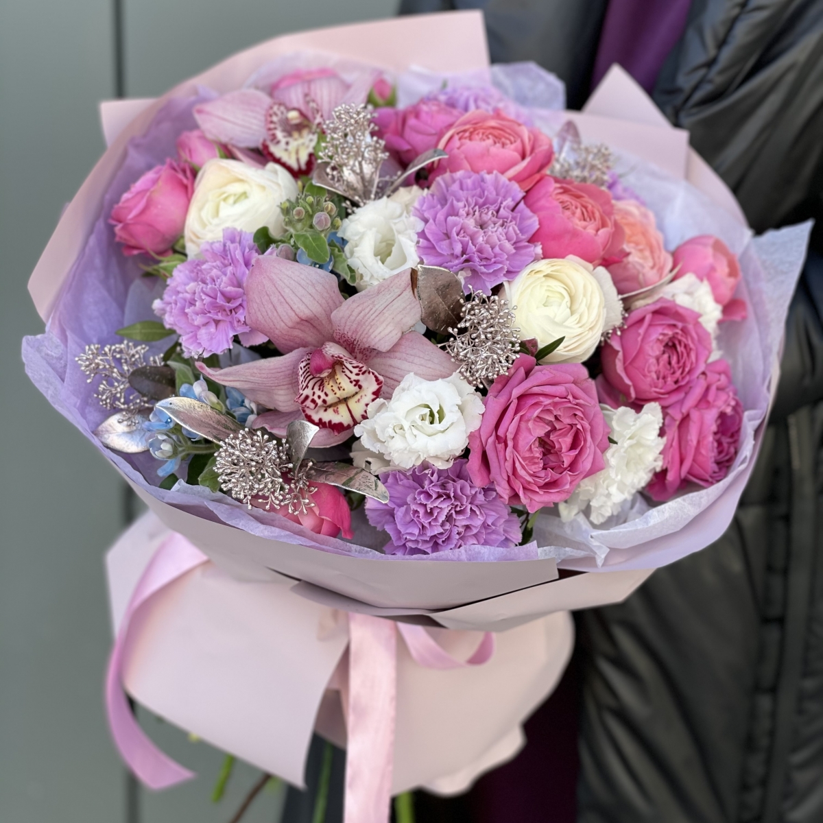 Букет Сахарная глазурь из роз, эустомы, диантуса, оксипеталума и скиммии