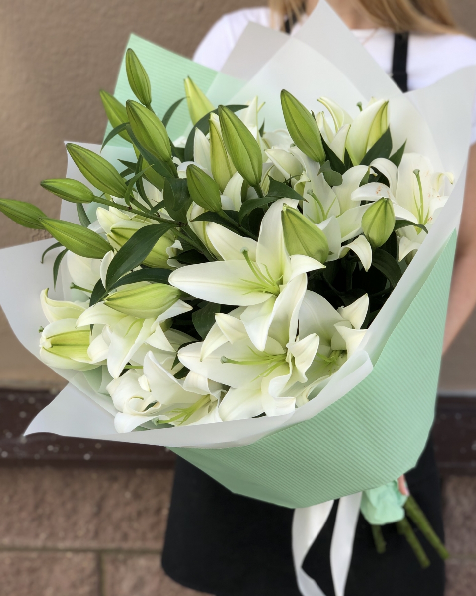 Букет Бриджит из кружевной эустомы, цимбидиума и пионовидной кустовой розы