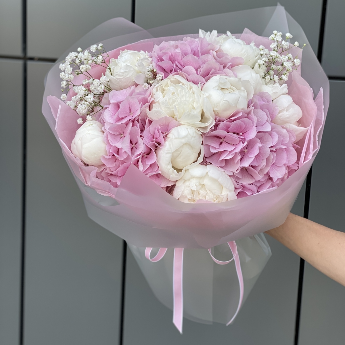 Букет Крылья Ангела из гортензии, пионов и гипсофилы