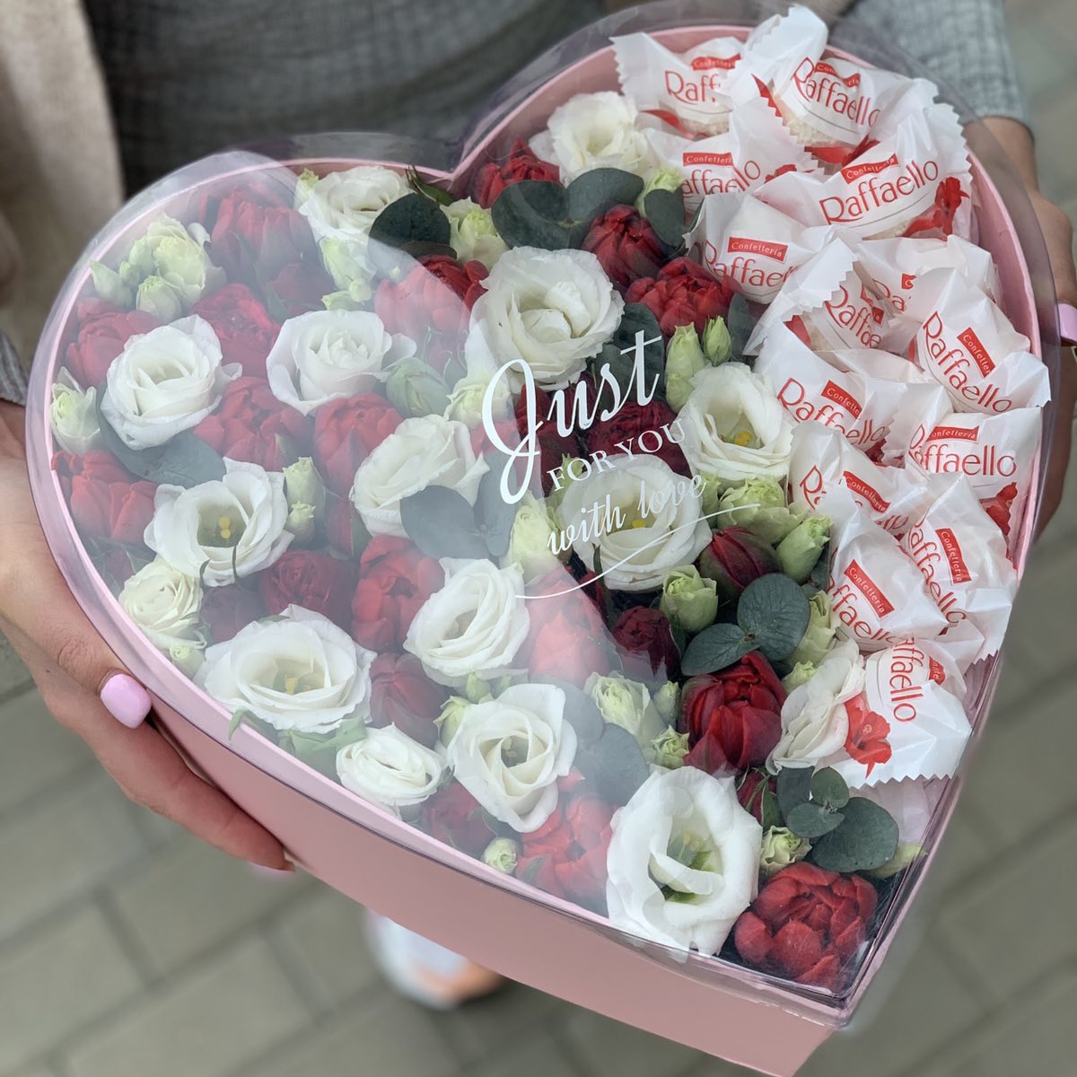 Корзина Колумбия из пионовидных тюльпанов