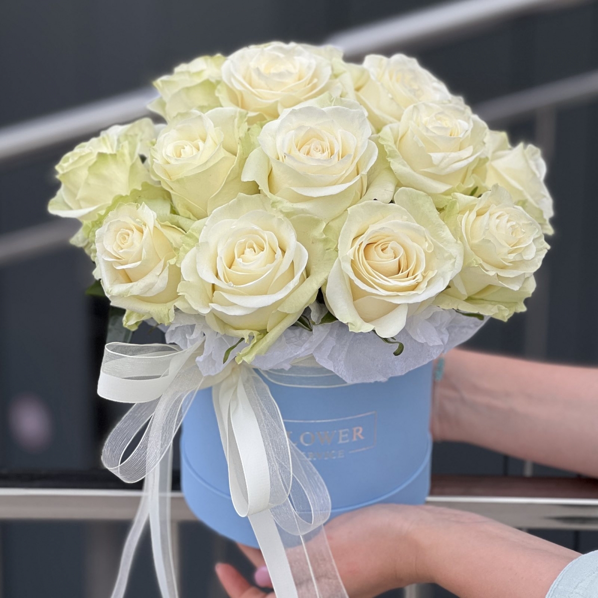 Композиция Мэрилин из белых роз