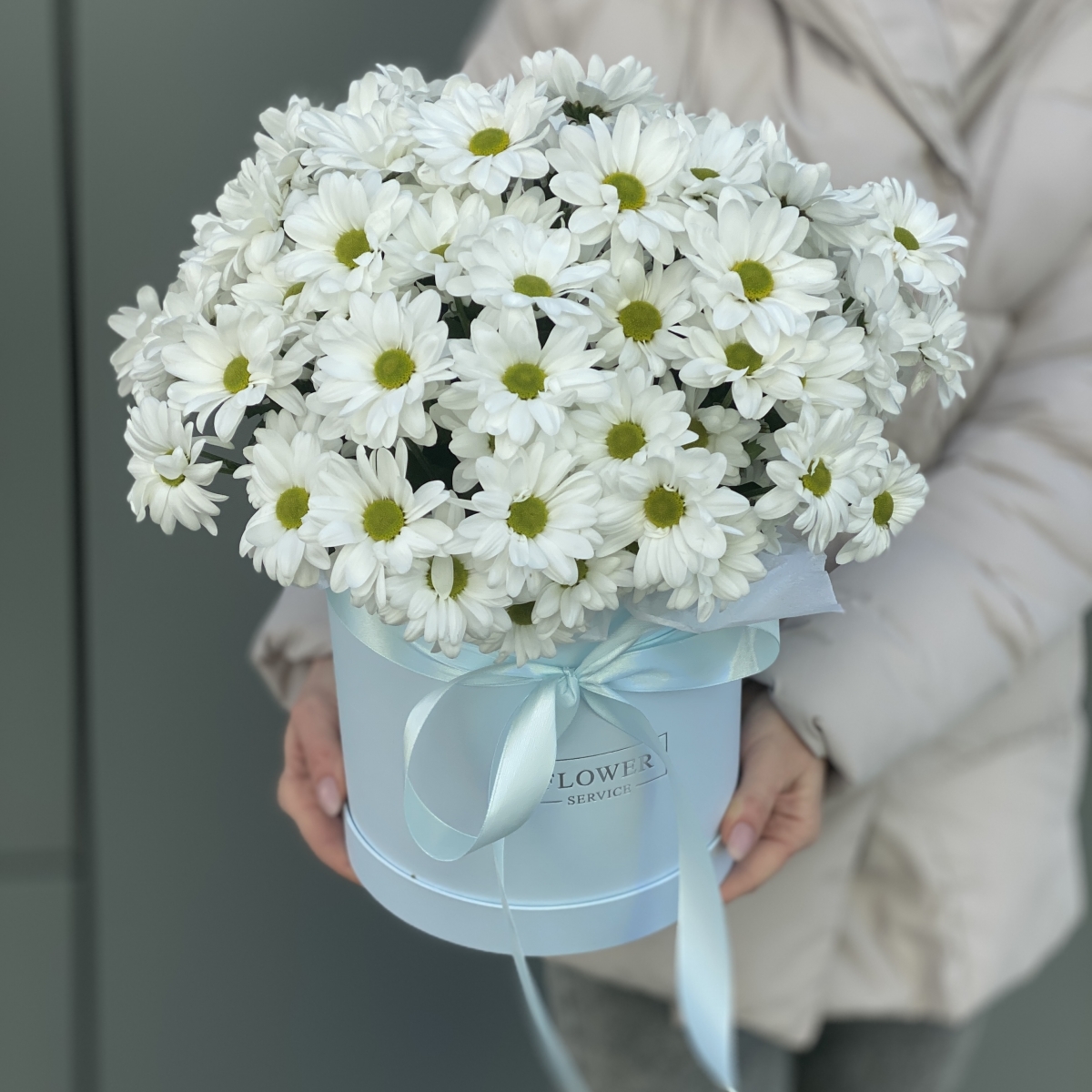 Коробочка Энна из белой хризантемы