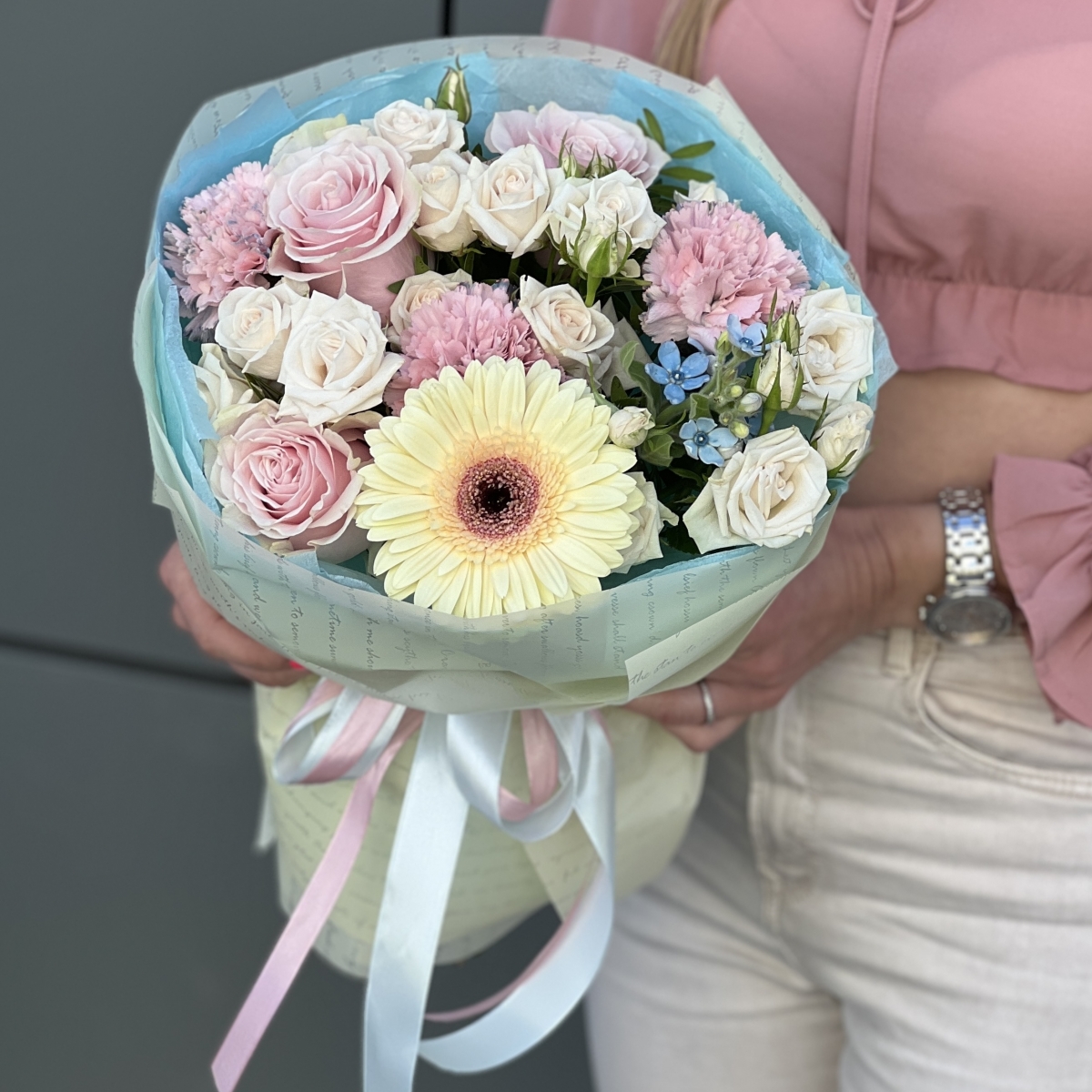 Букет Равенна из герберы, оксипеталума, диантуса и роз