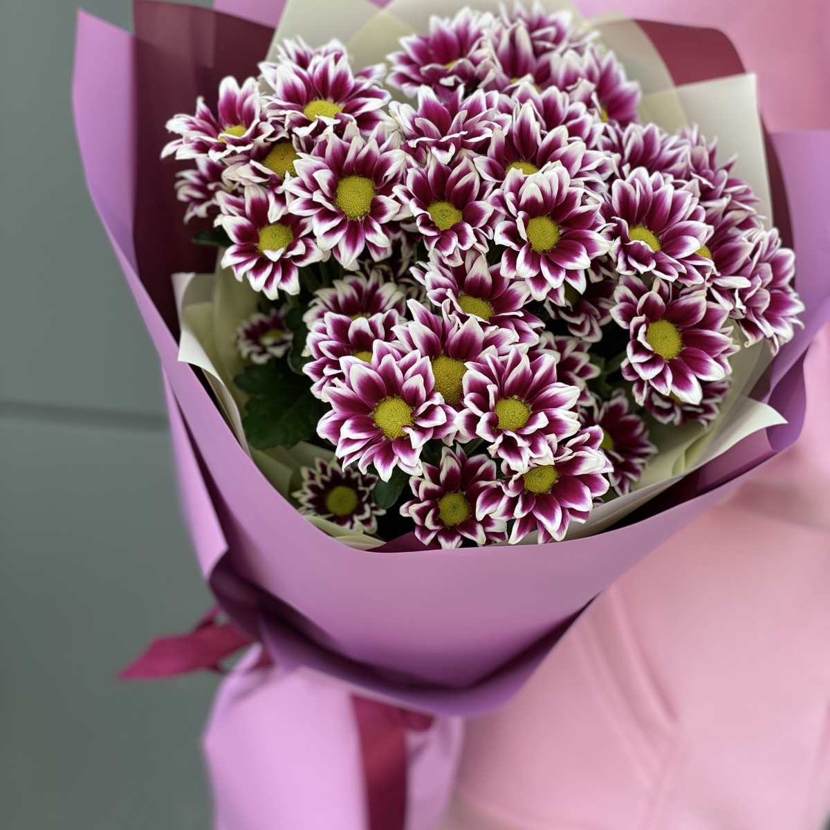 Букет из ромашковой хризантемы Эрика