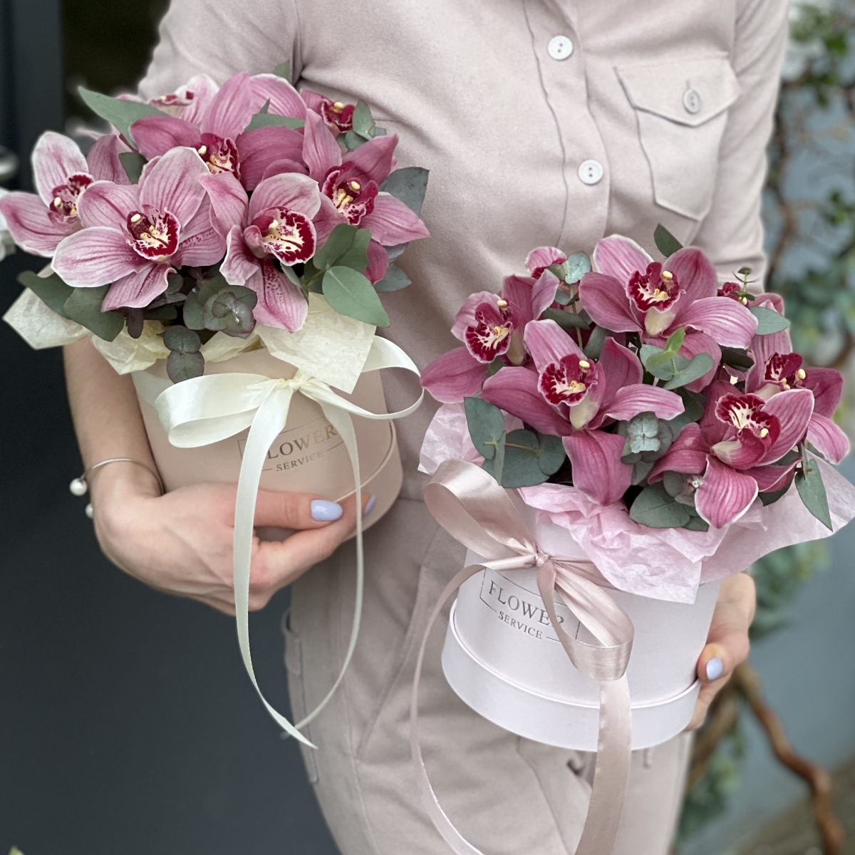 Коробка с цимбидиумом Клэр