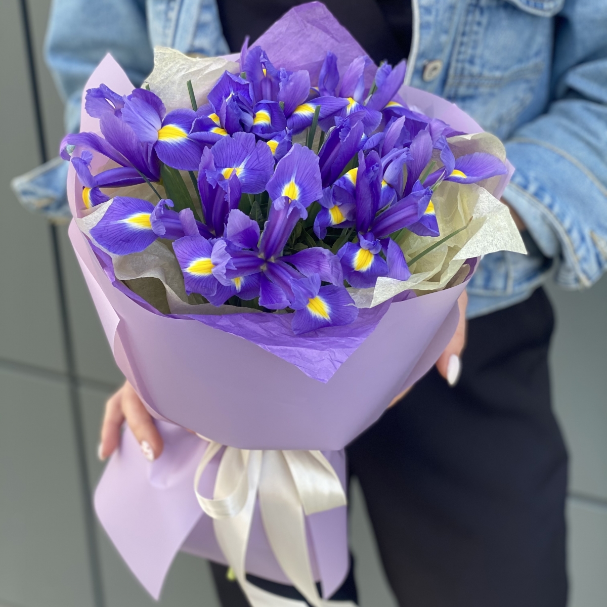 Букет Ириска из 9 ирисов