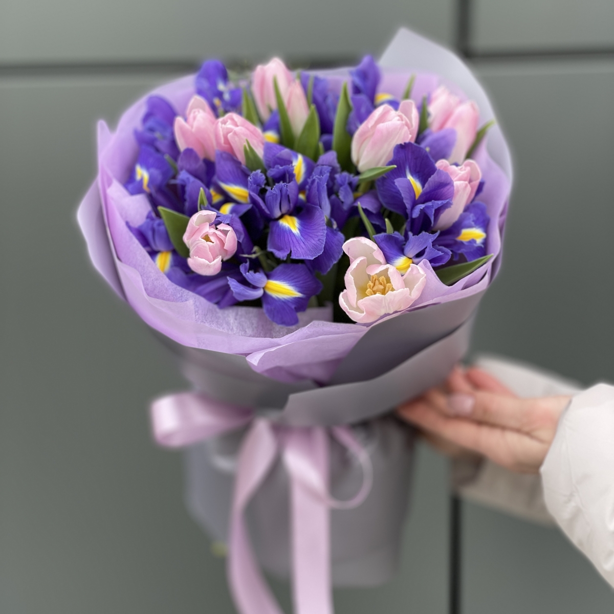 Букет из кустовой пионовидной розы Рэд Пиано