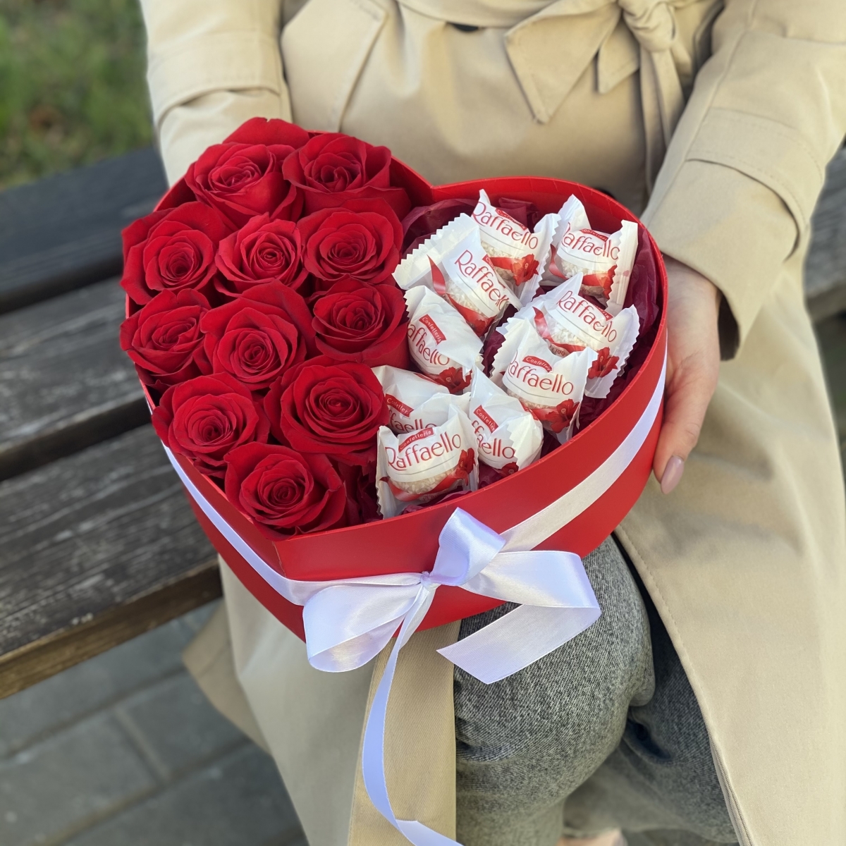 Сердце из красных роз и Рафаэлло № 6