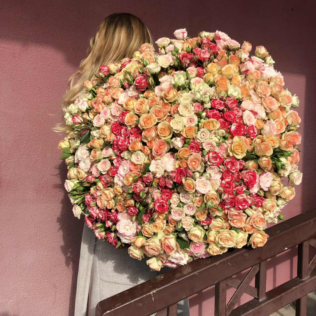 Букет Кэндис из 101 кустовой розы