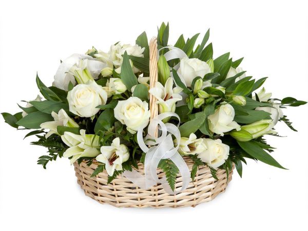 Корзина из лилии и белых роз Богема