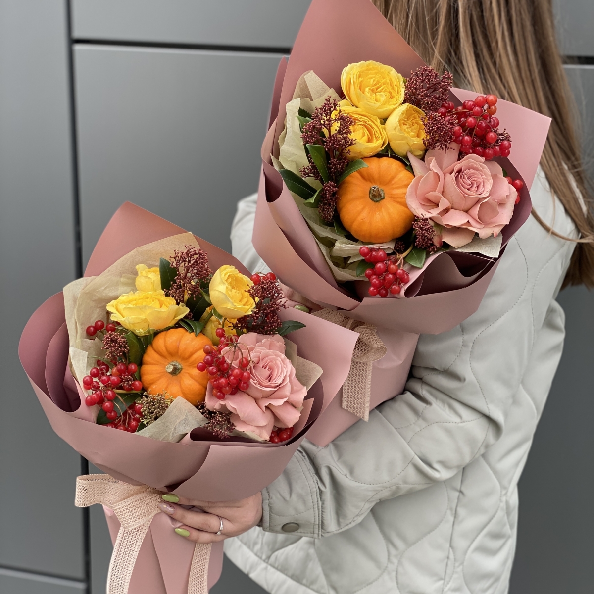 Букет Имбирный чай из декоративной тыквы, скиммии, розы каталины, капучино и вибурнума