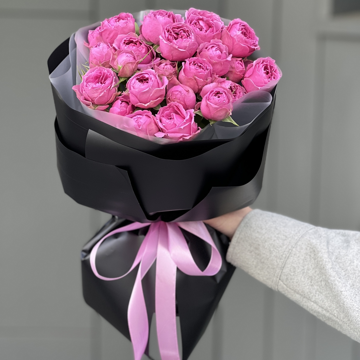 Букет Артезия из 5 веток кустовой розы