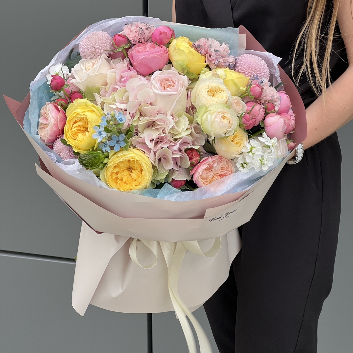 Букет Фруктовый сад и гортензии, момоки, роз сорта охара, каталина, роял парк, орнитогалума, маттиолы и диантуса