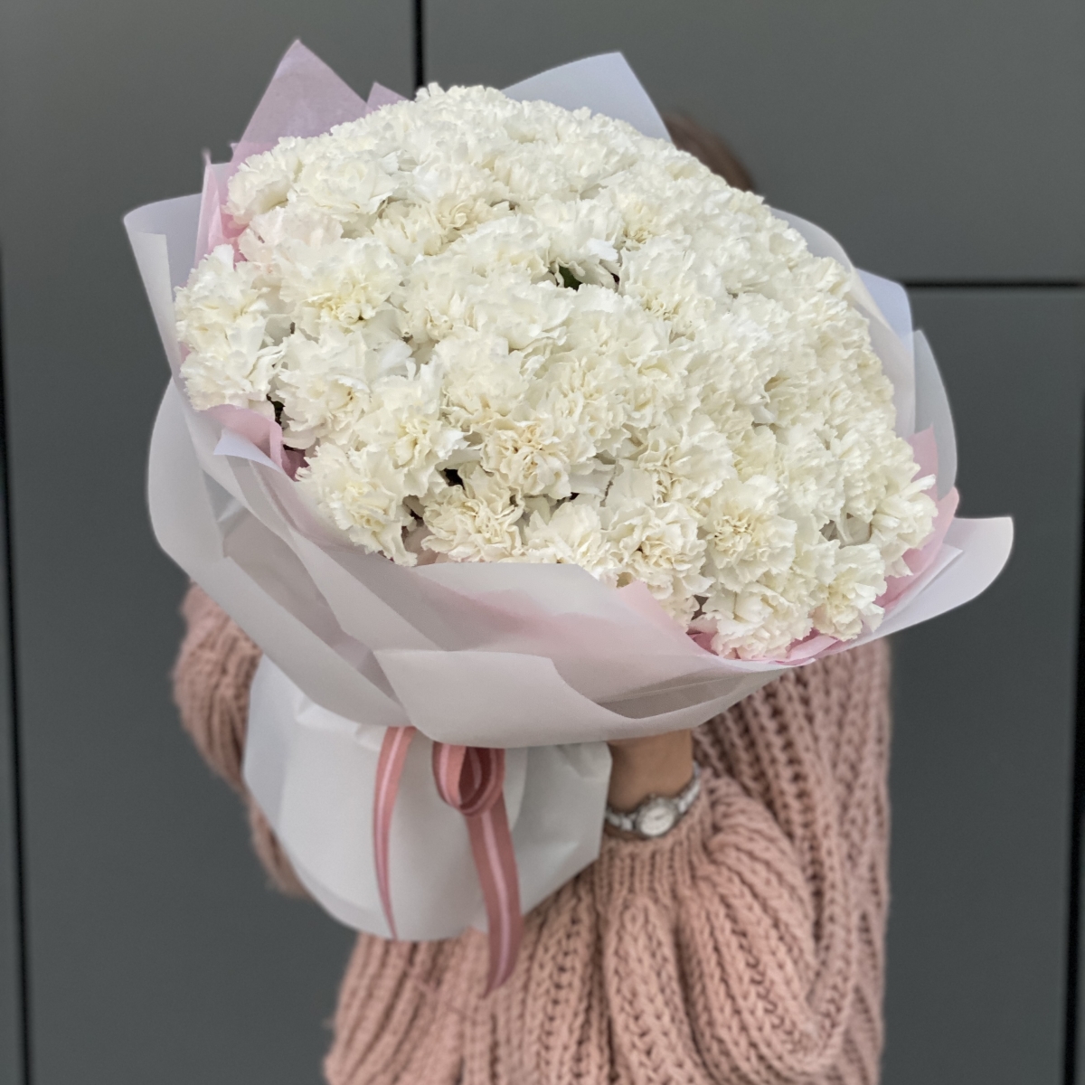 Букет Брют из 55 сортовых гвоздик