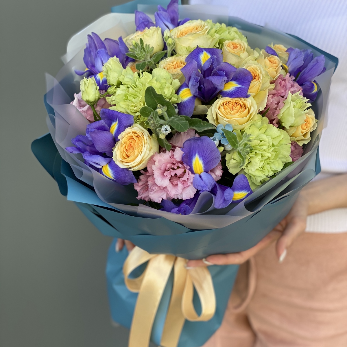 Букет Конфетка из ранункулюсов, маттиолы, генисты и эустомы