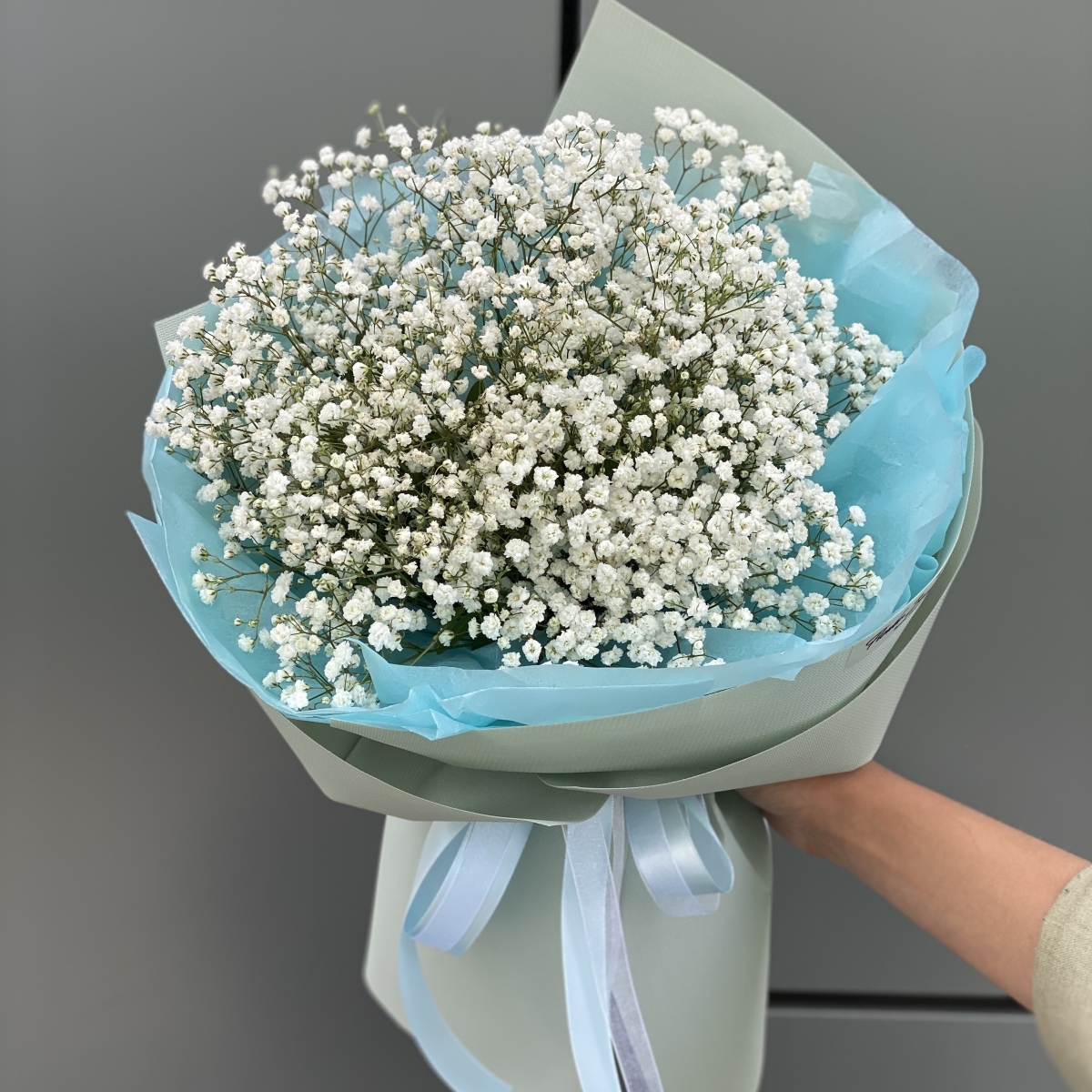 Букет Синее небо из гортензии, вибурнума, диантуса и гипсофилы