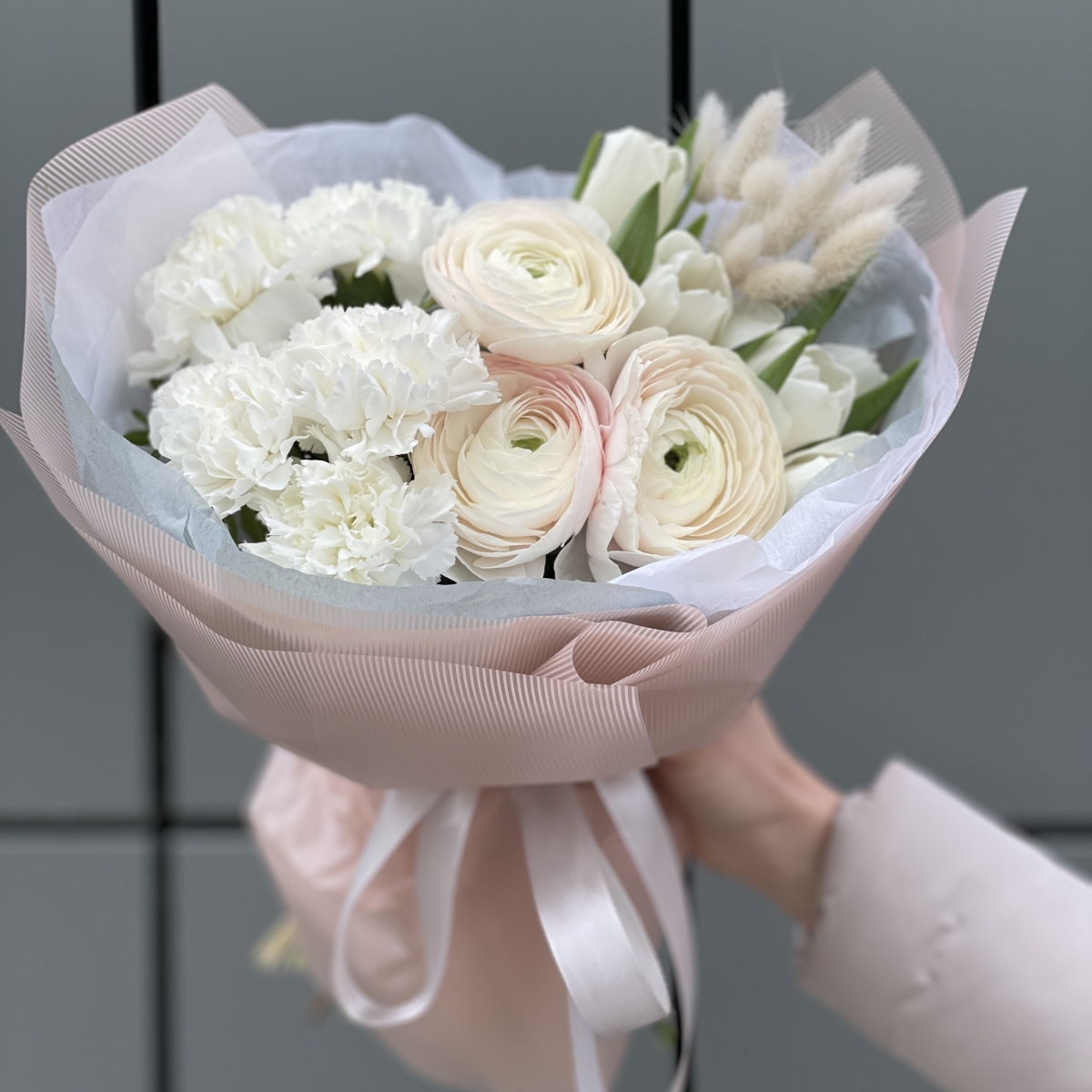 Букет Письмо о любви 2 из роз сорта OHara, тюльпанов и сухоцветов