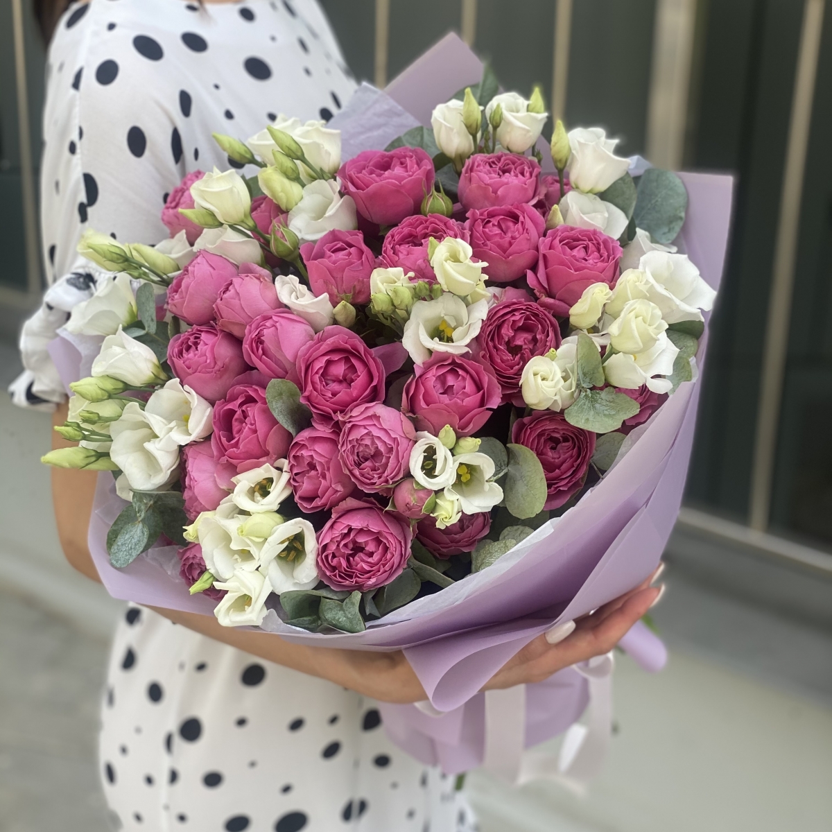 Букет Романтика из пионовидных роз и эустомы