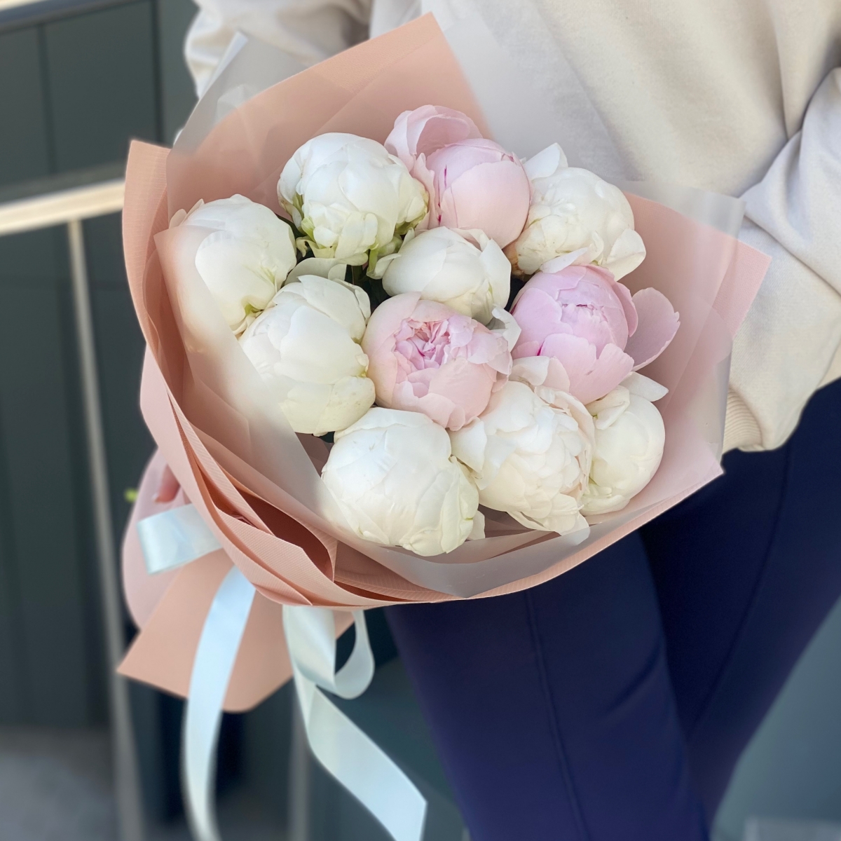 Букет Волшебный из 11 пионов микс