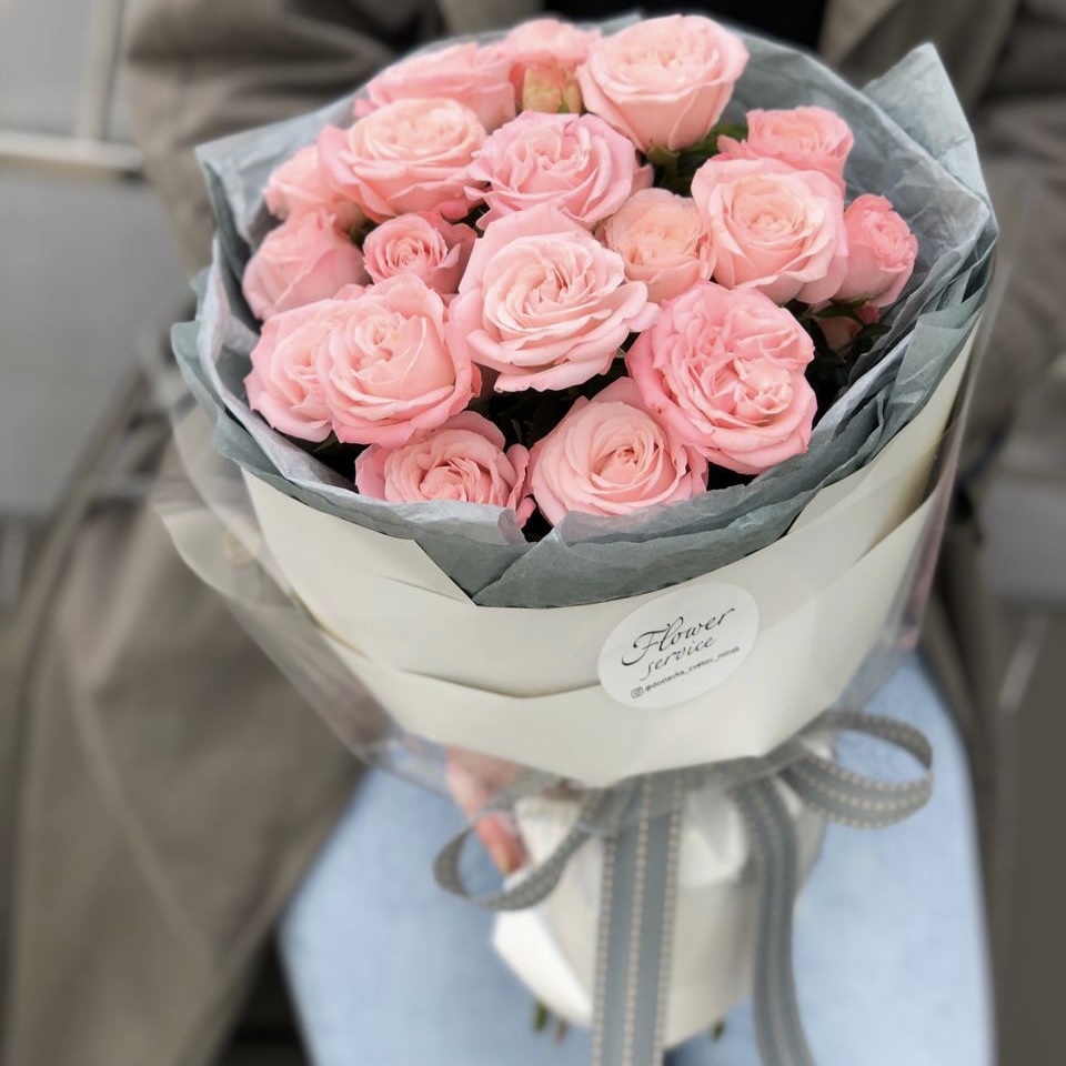 Букет Мила из 5 веток кустовой розы