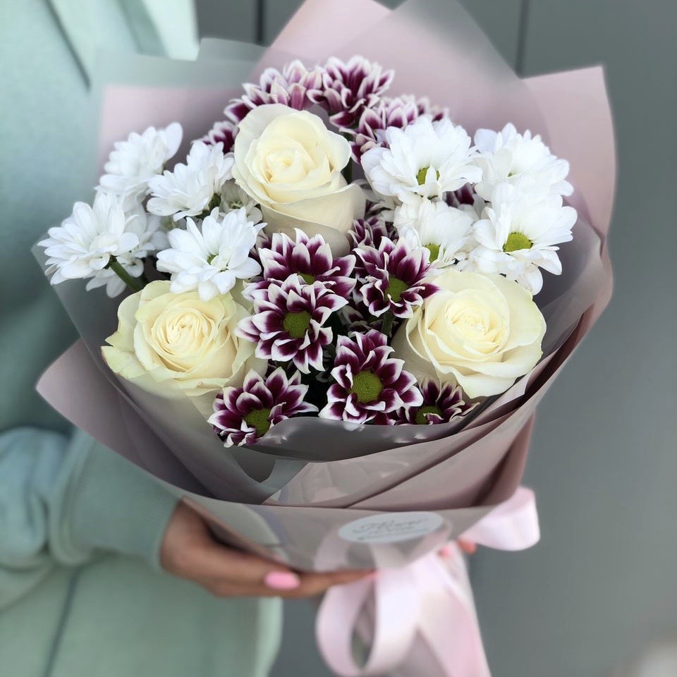 Букет из хризантемы и роз Омега