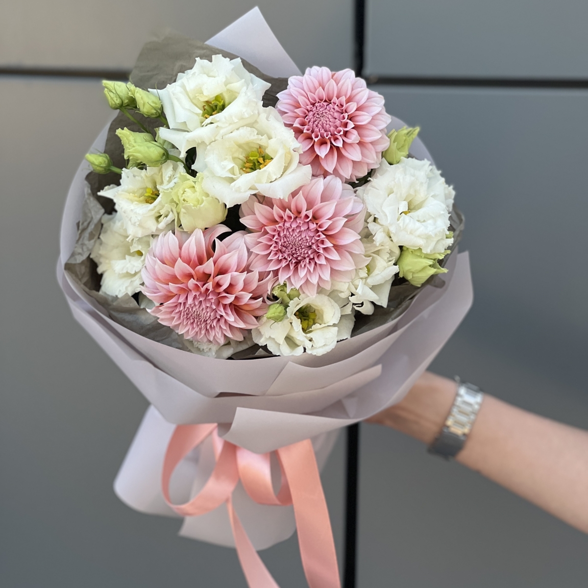 Букет Авиньон 1 из георгин и эустомы