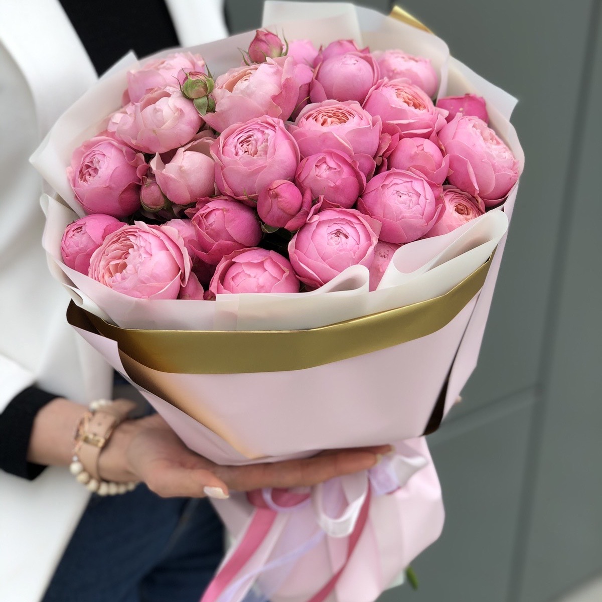 Букет Эвиан из пионовидной розы