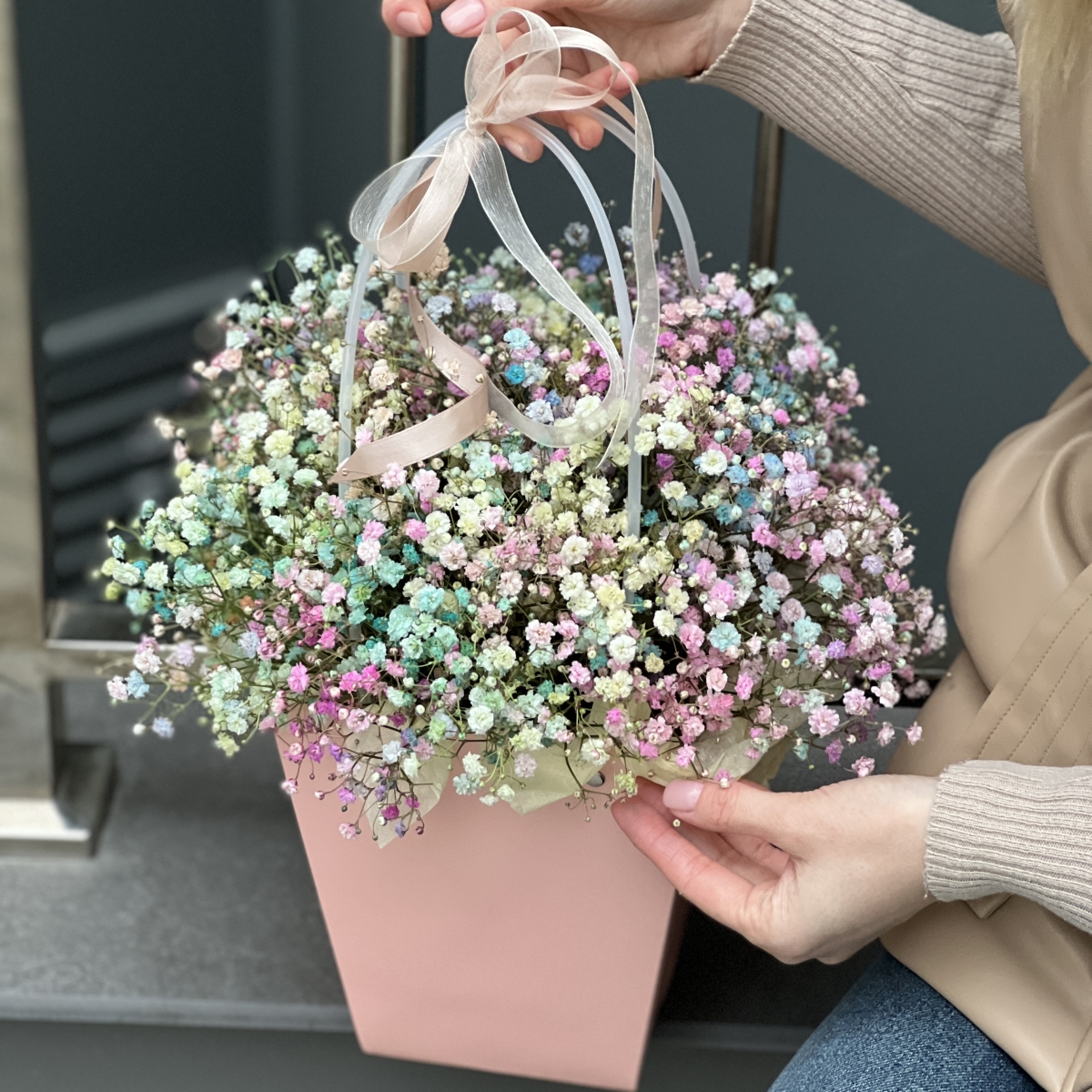 Композиция Радуга из цветной гипсофилы