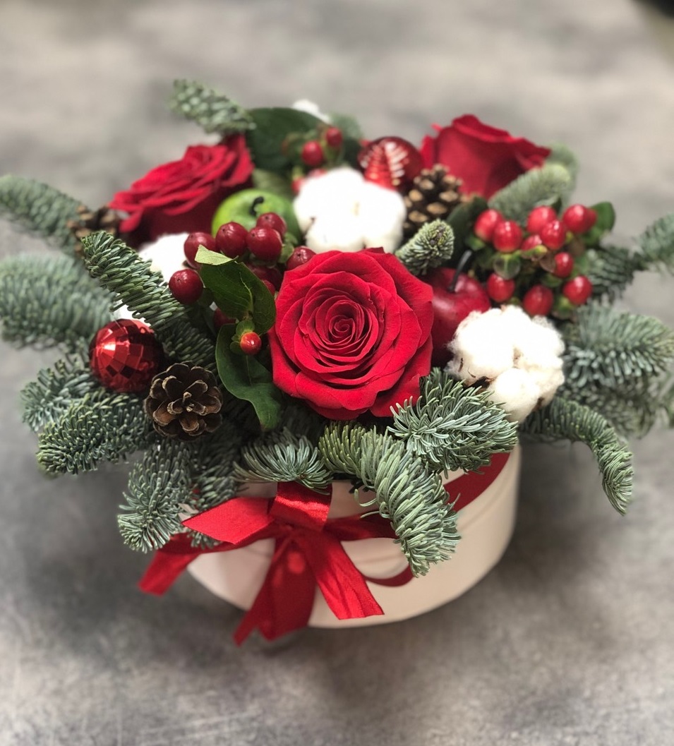 Композиция Новогоднее Чудо с красными розами